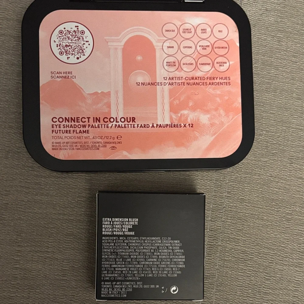 MAC Cosmetics Eyeshadow Palette - future flame and bonus blush - Picture 3 of 3